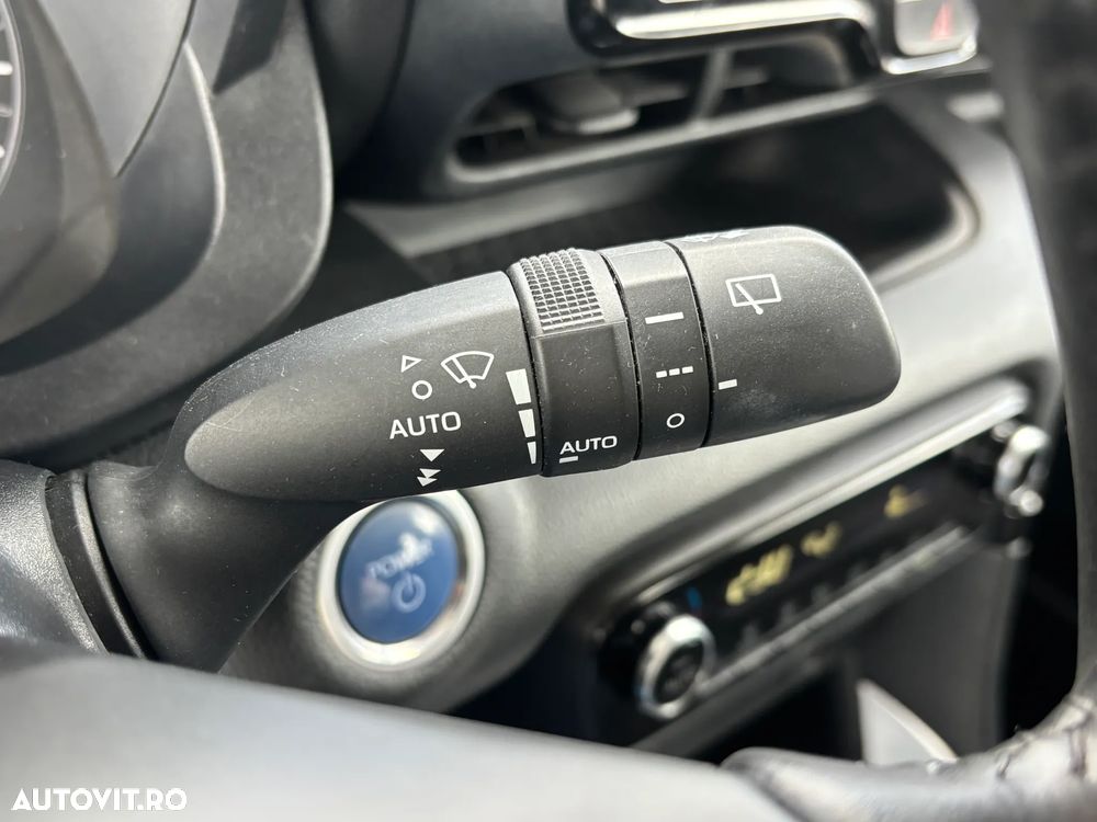 Toyota Yaris 1.5 VVT-i HSD Dynamic - 19