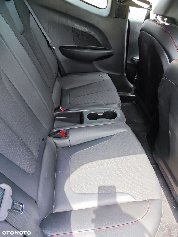 Hyundai Veloster - 10