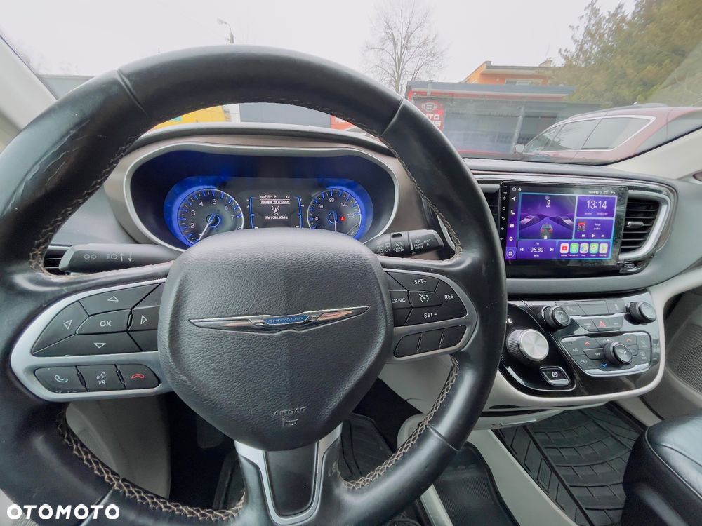 Chrysler Pacifica - 6