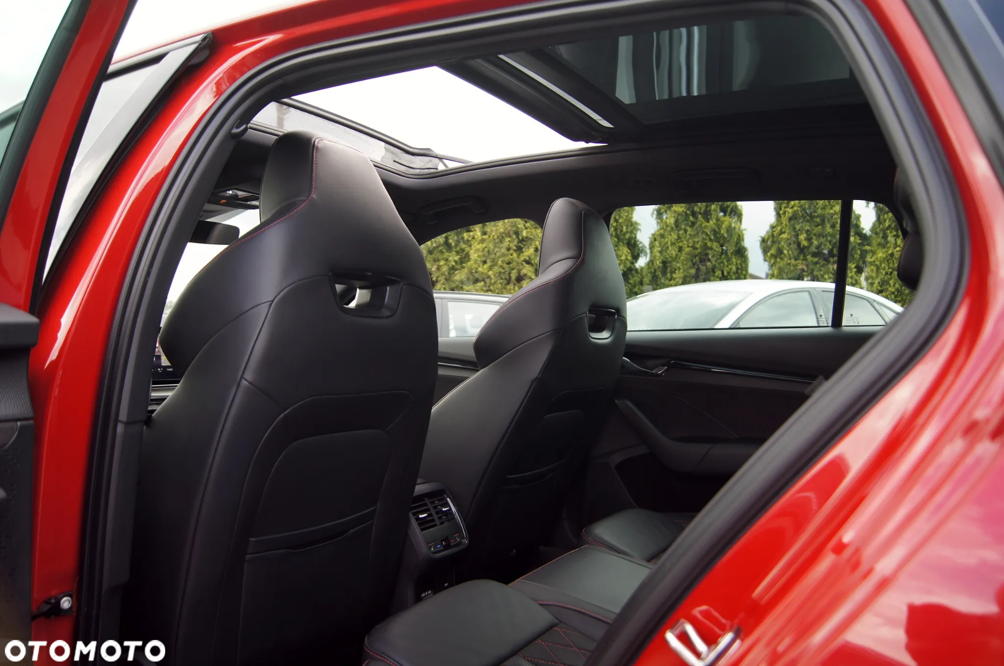 Skoda Octavia Combi 2.0 TSI DSG RS - 23