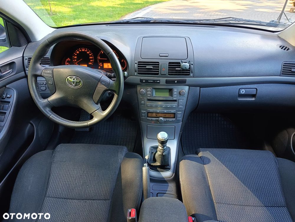 Toyota Avensis - 22
