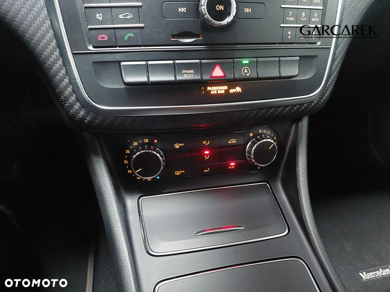 Mercedes-Benz GLA 180 7G-DCT - 27