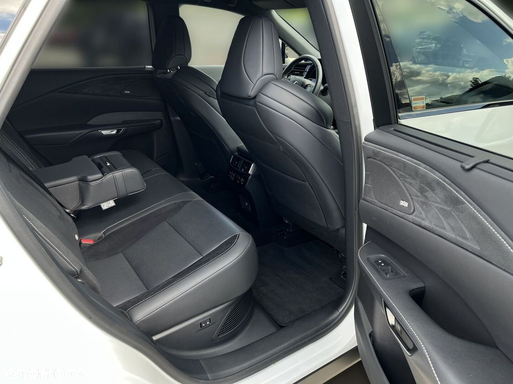 Lexus RX - 24