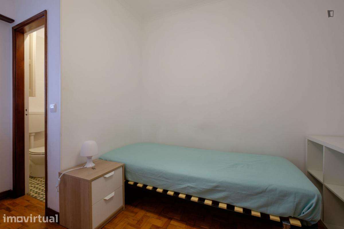 Quarto - localizado em Norton de Matos Coimbra - Grande imagem: 3/26