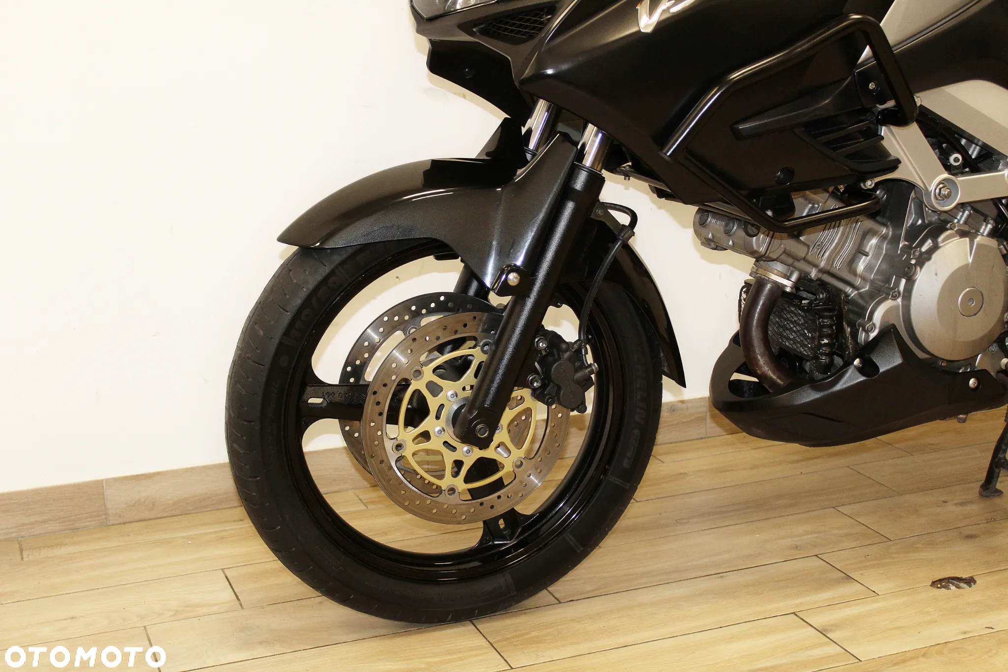 Suzuki V-STROM - 12