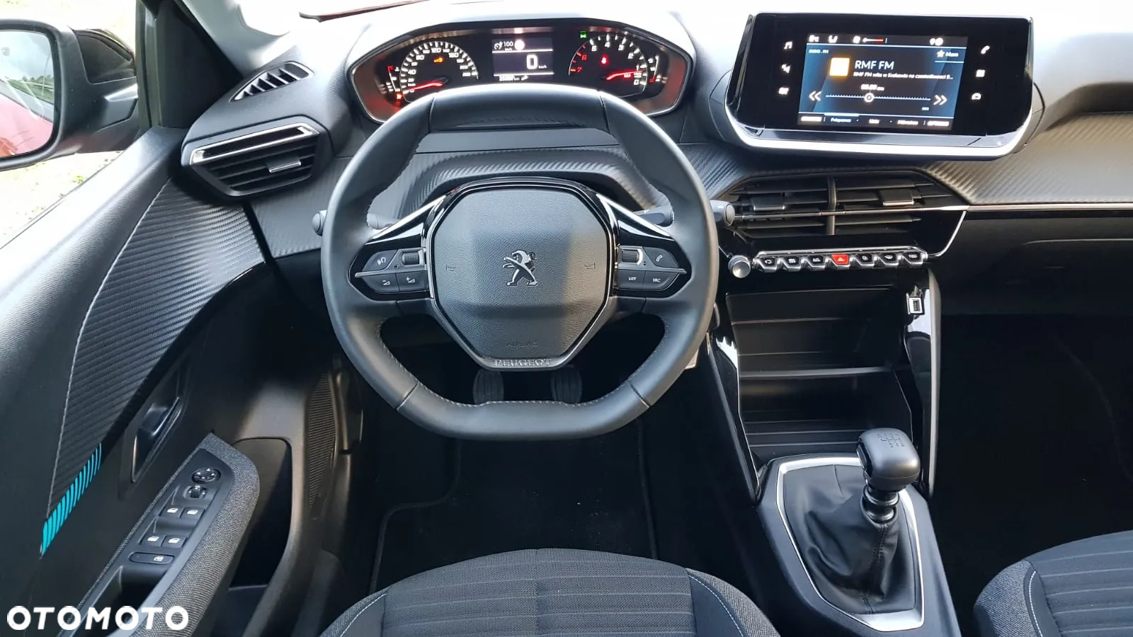 Peugeot 208 - 18
