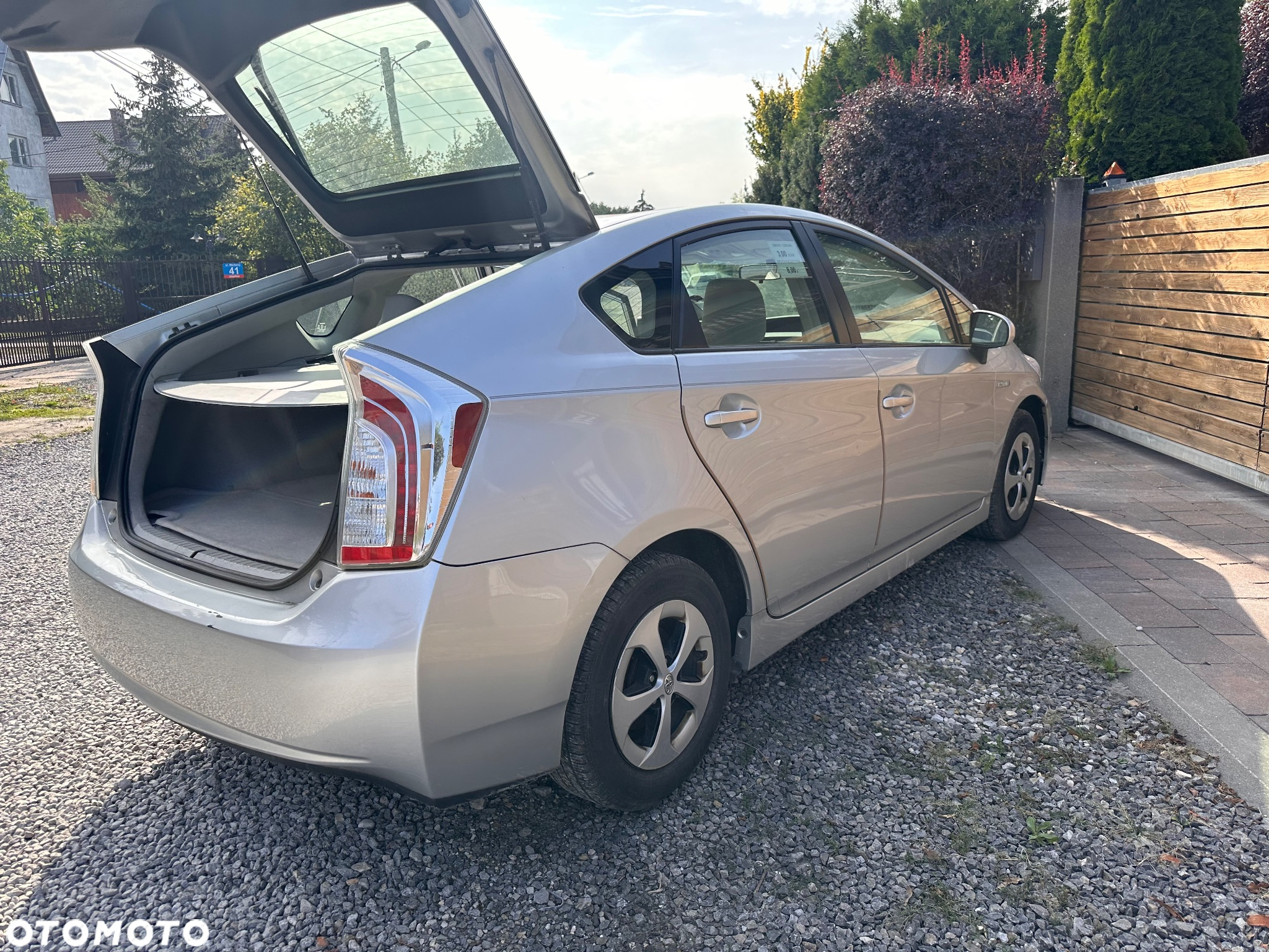 Toyota Prius (Hybrid) - 5