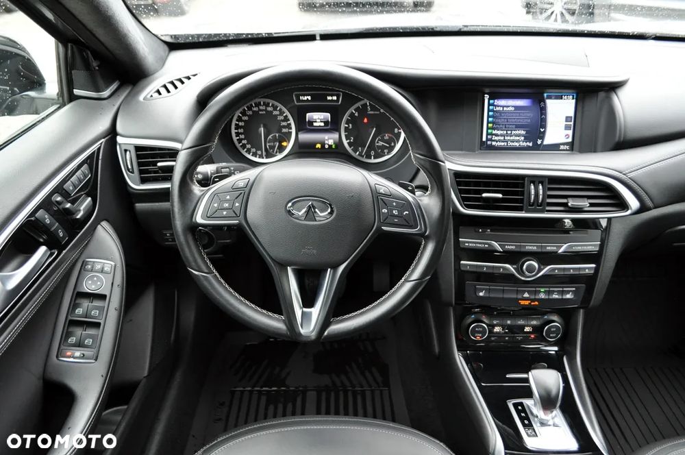 Infiniti Q30 1.6t DCT Premium Tech Cafe Teak - 32