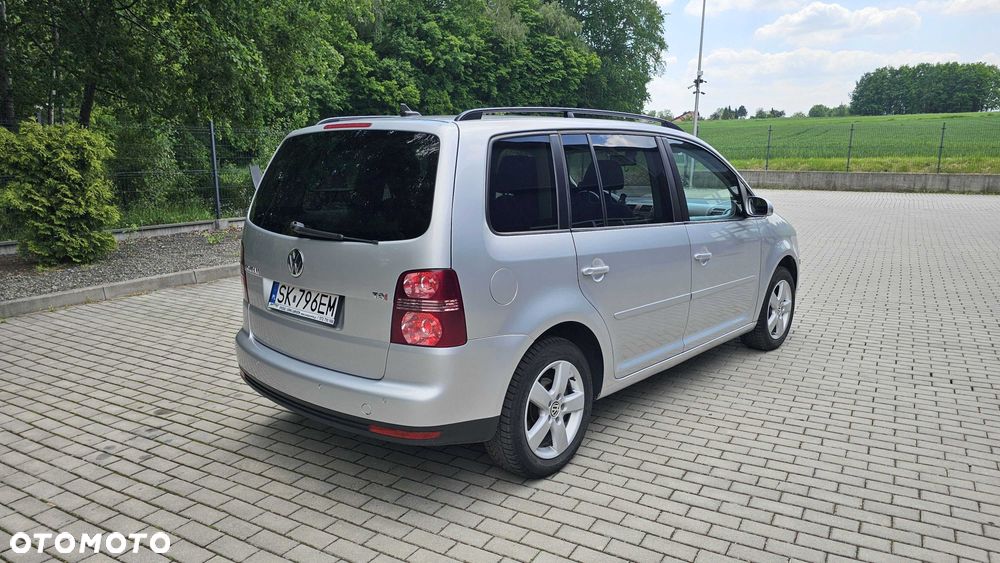 Volkswagen Touran - 6