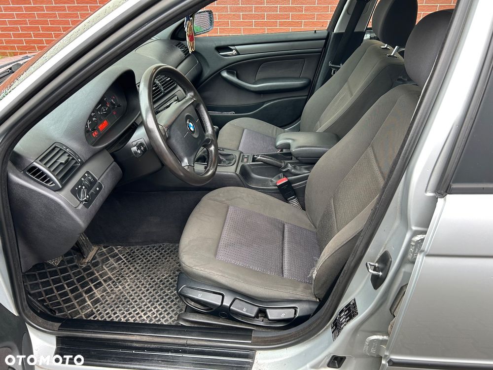 BMW Seria 3 318i - 5