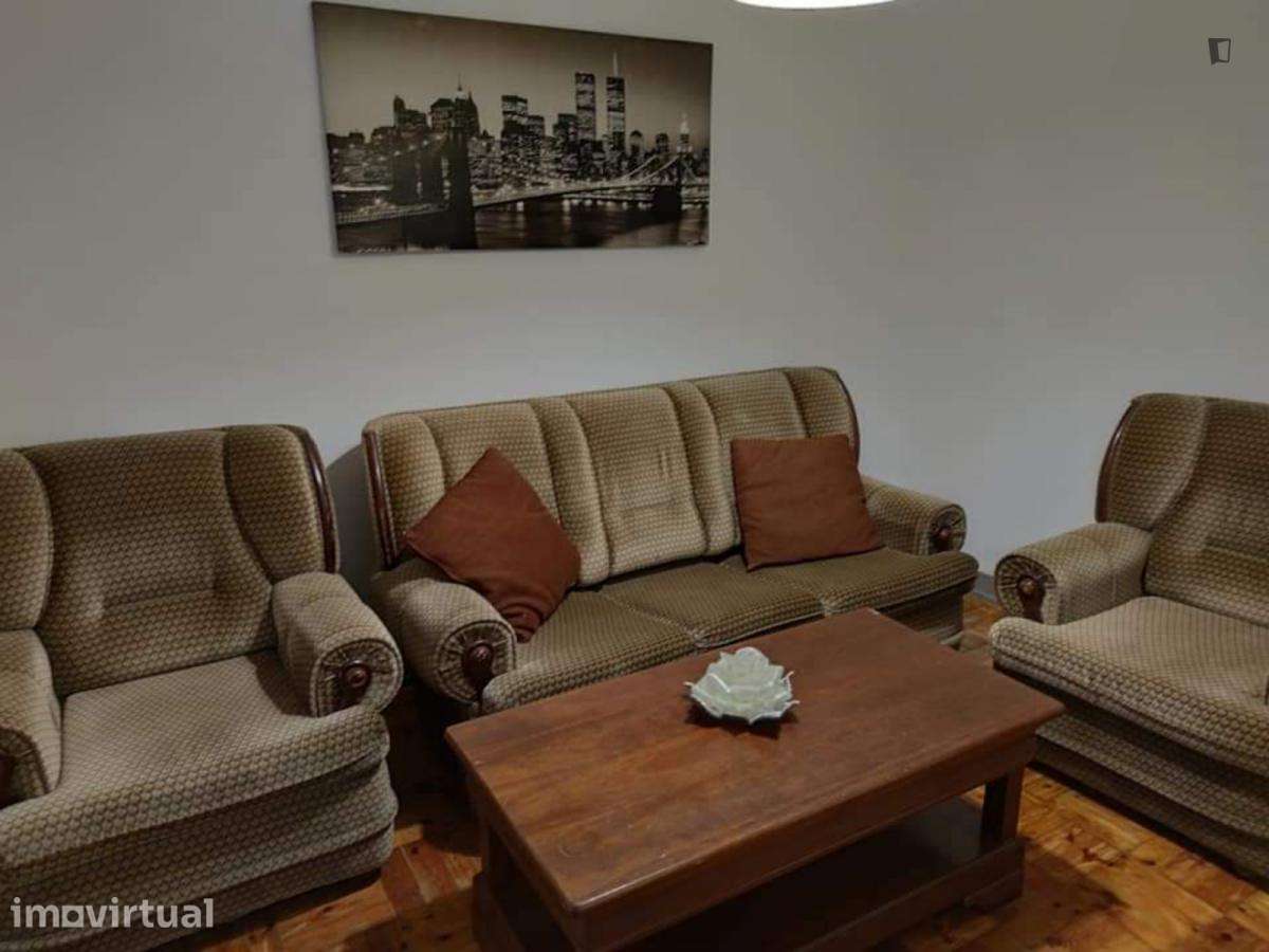 Quarto - localizado em Covilha - Grande imagem: 5/8