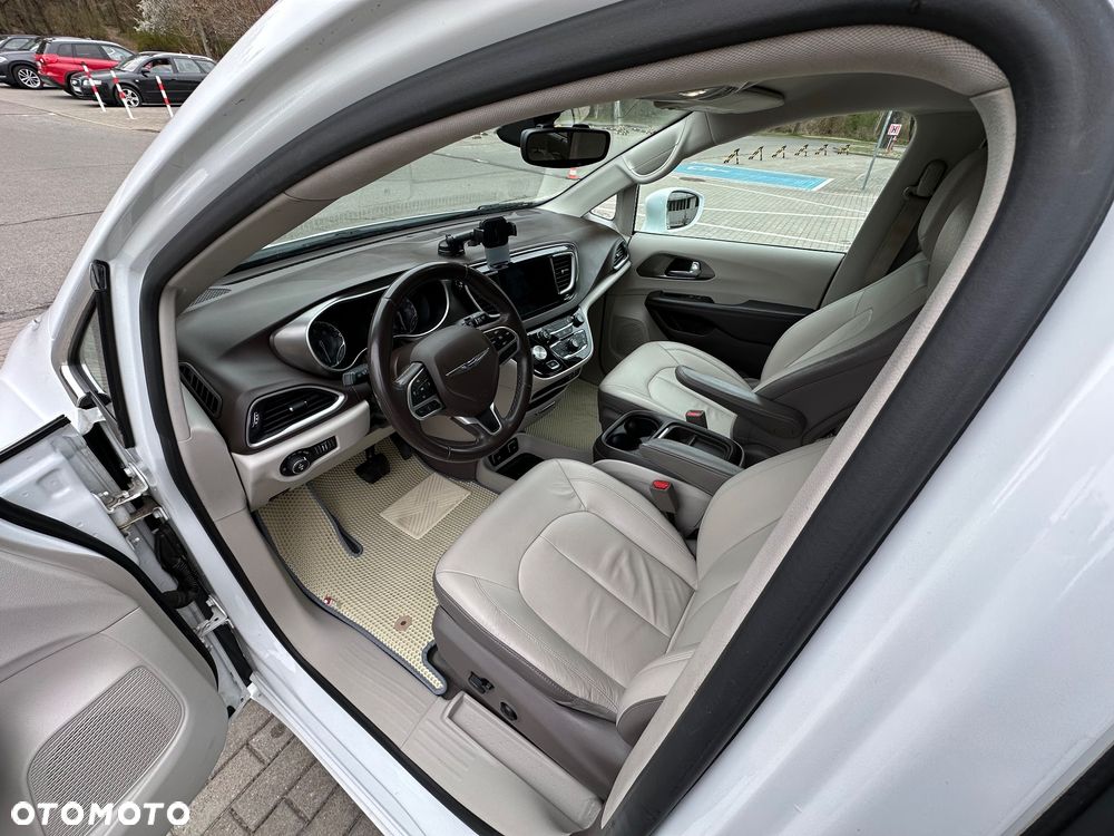 Chrysler Pacifica - 17