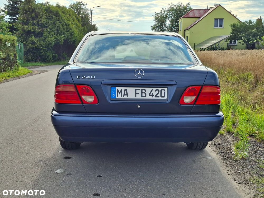 Mercedes-Benz Klasa E 240 Classic - 9