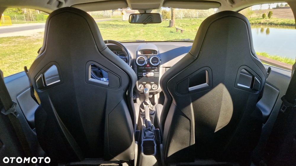 Opel Corsa 1.6 Turbo OPC - 22
