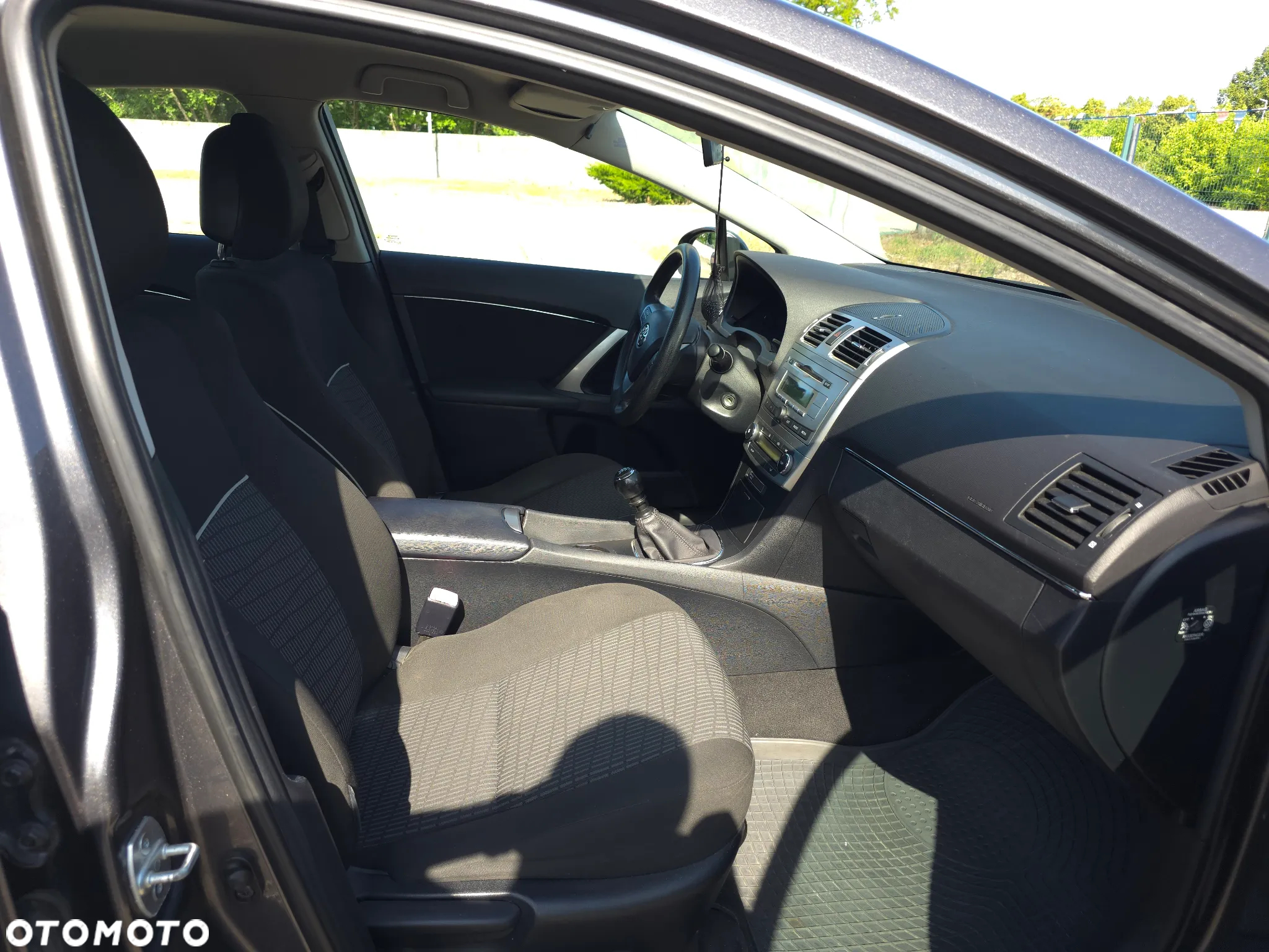 Toyota Avensis 1.6 Luna - 16