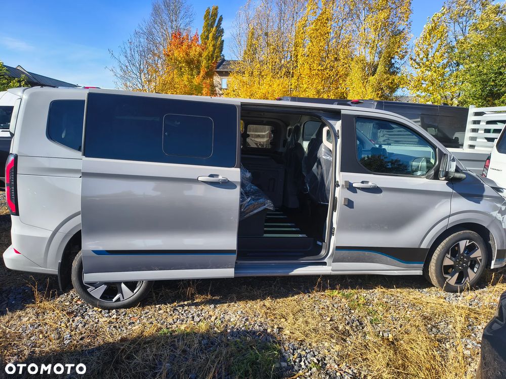 Ford Tourneo Custom - 13