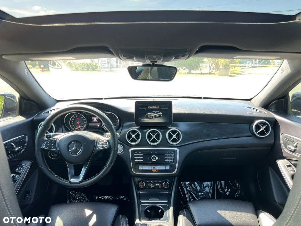 Mercedes-Benz CLA 250 4Matic 7G-DCT UrbanStyle Edition - 6