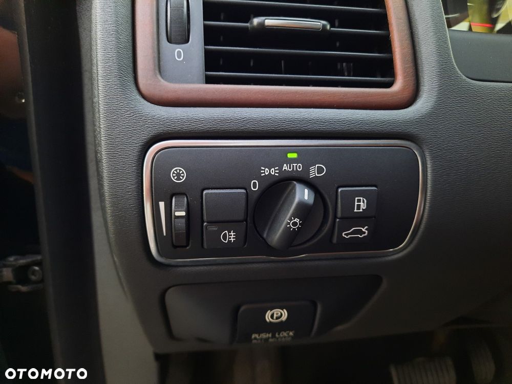 Volvo XC 70 D5 AWD Geartronic Summum - 30