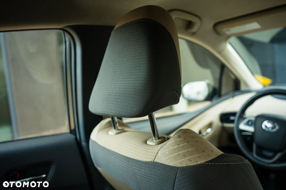 Toyota Prius 1.8 HSD Premium - 19