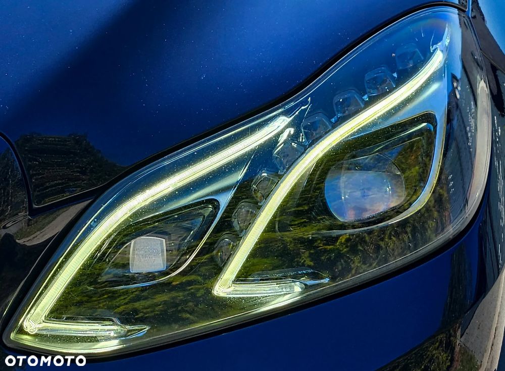 Mercedes-Benz Klasa E 300 CDI DPF BlueEFFICIENCY 7G-TRONIC Avantgarde - 28