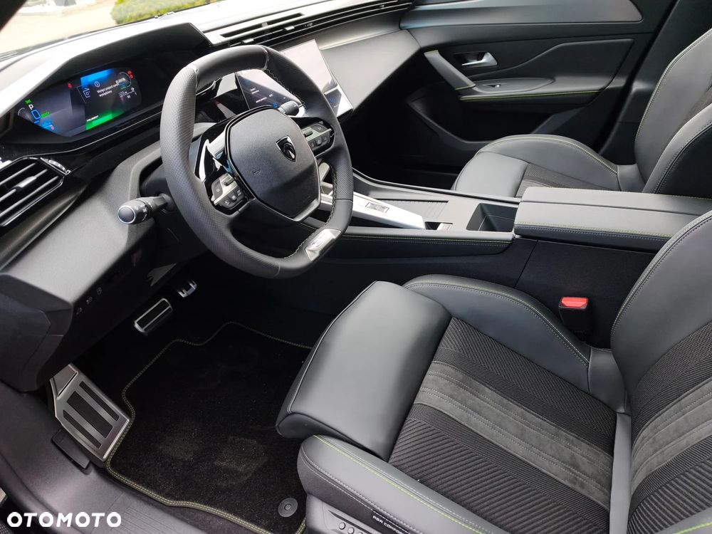 Peugeot 408 1.6 Plug-In Hybrid 225 GT Exclusive e-DCS7 - 23