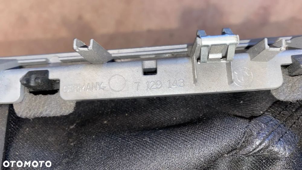 BMW E87 RAMKA ZMIANY BIEGÓW 7129143 - 5