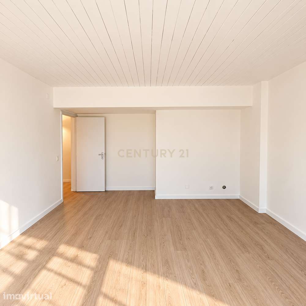 T2 renovado em Monte Estoril — A VIDA AO RITMO DO OCEANO! - Grande imagem: 2/16