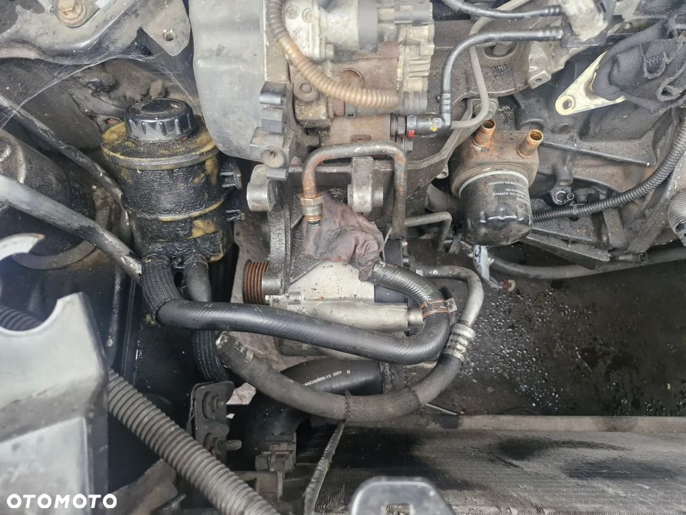 Renault Espace (NV676) - pojazd na części: maska, zderzak, drzwi, szyby, lusterka, chłodnica.... - 4