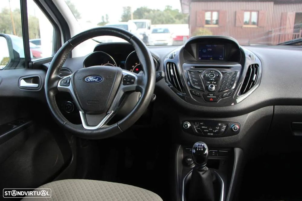 Ford Tourneo Courier 1.5 TDCi Titanium - 2