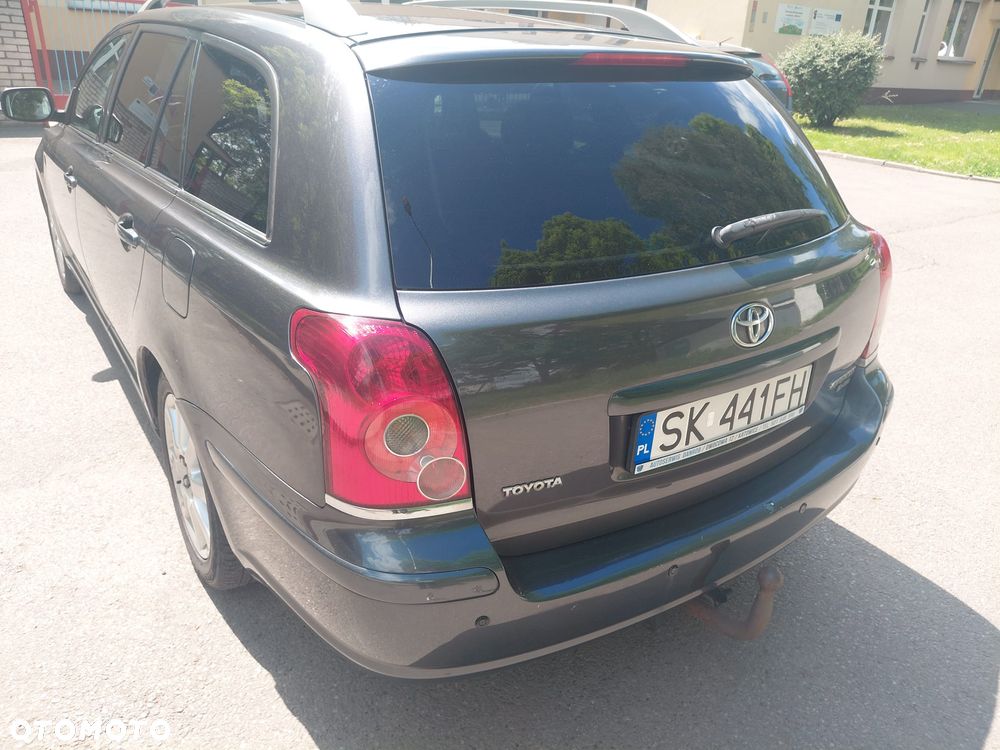 Toyota Avensis 2.0 D-4D Sol Premium - 3