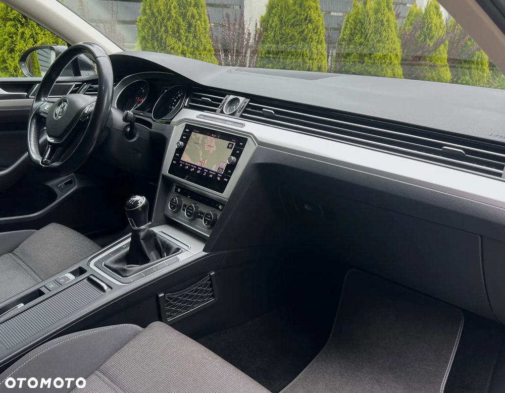 Volkswagen Passat 2.0 TDI SCR Comfortline - 14
