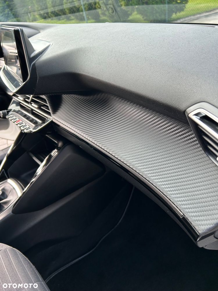 Peugeot 208 - 15