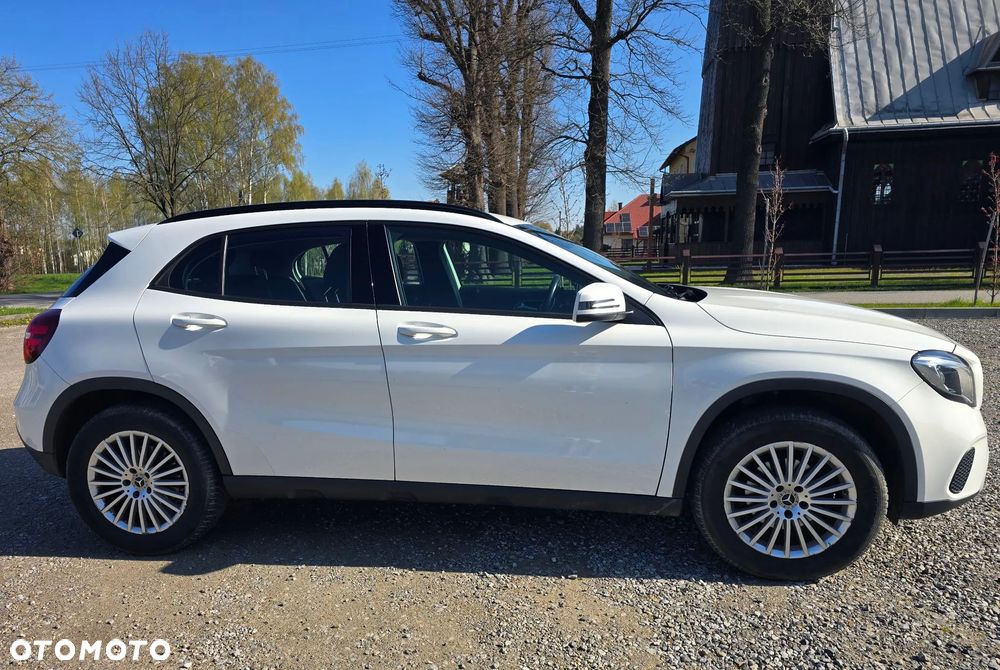 Mercedes-Benz GLA 180 7G-DCT - 18