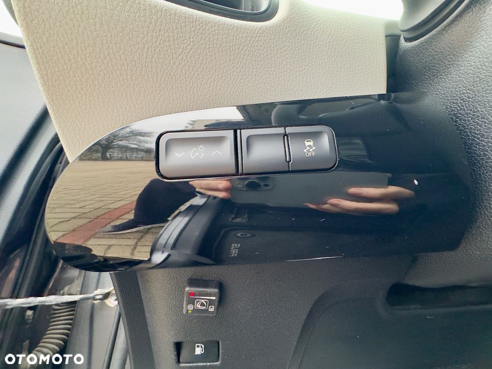 Toyota Prius 1.8 HSD Prestige - 16