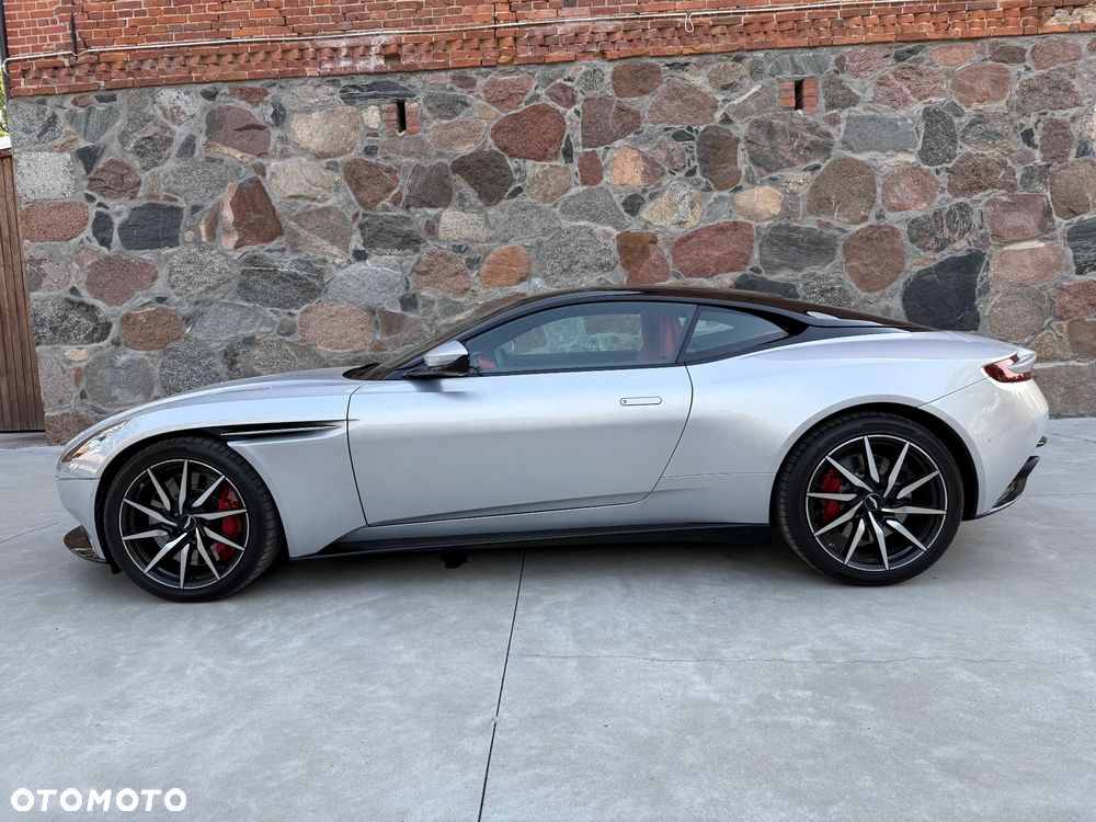 Aston Martin DB11 V12 Coupe - 5