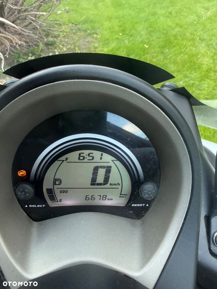 Yamaha NMAX - 7