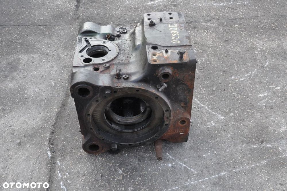 OBUDOWA MOSTU JOHN DEERE 6620 L115484 L115485