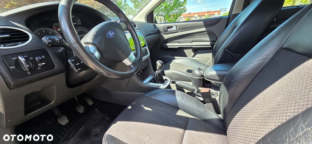 Ford Focus 2.0 16V Titanium - 17