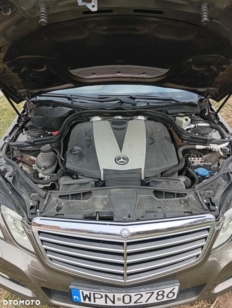 Mercedes-Benz Klasa E 300 CDI DPF BlueEFFICIENCY 7G-TRONIC Avantgarde - 38