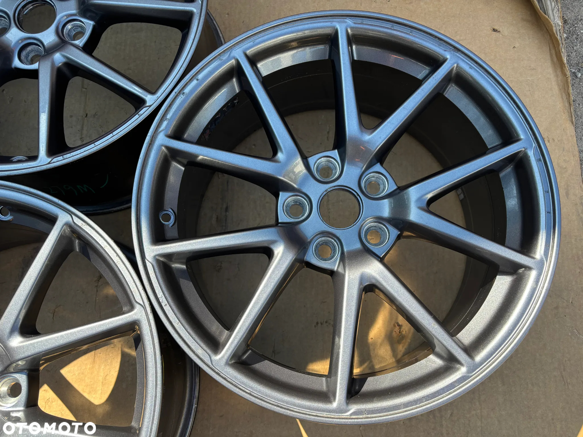 Oryginalne Felgi Aluminiowe Tesla III 3 8.5J 8.5 18 ET40 ET-40 1044261-00-A Komplet 5x114,3 - 3