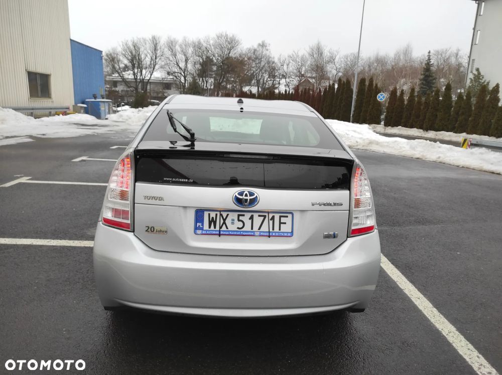 Toyota Prius (Hybrid) Life - 8