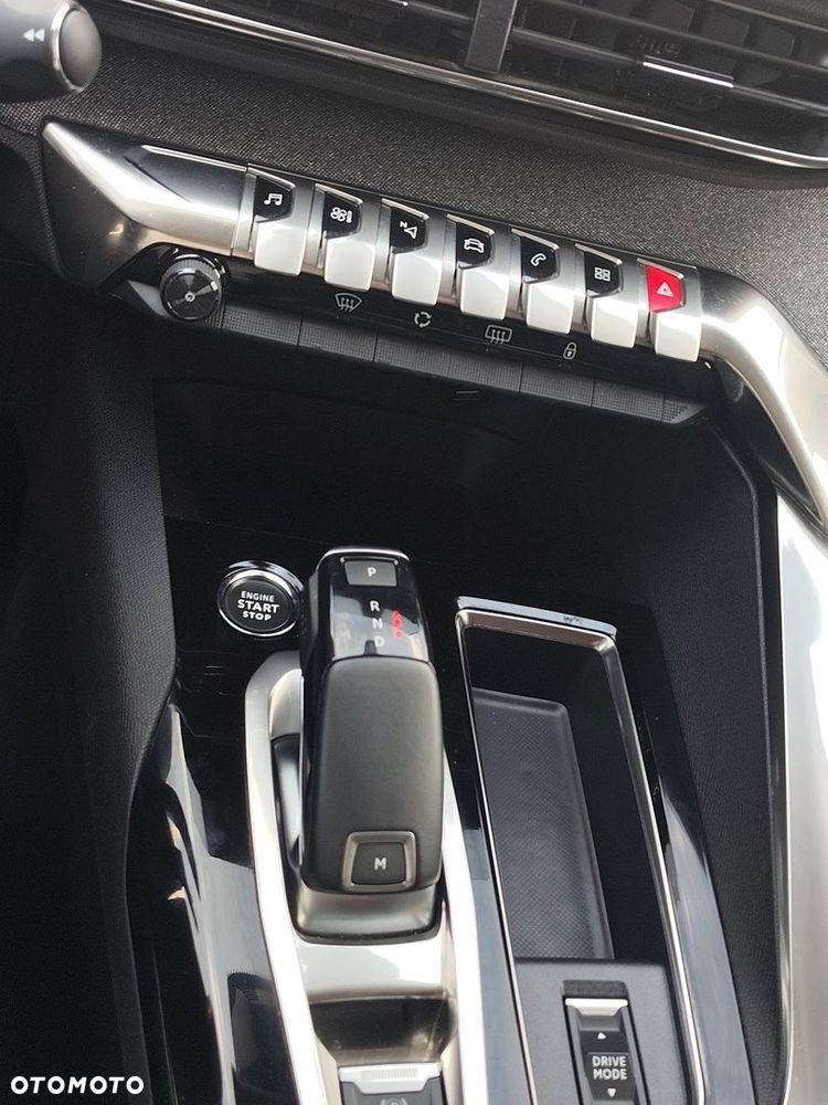 Peugeot 5008 1.2 PureTech Allure S&S EAT8 - 22
