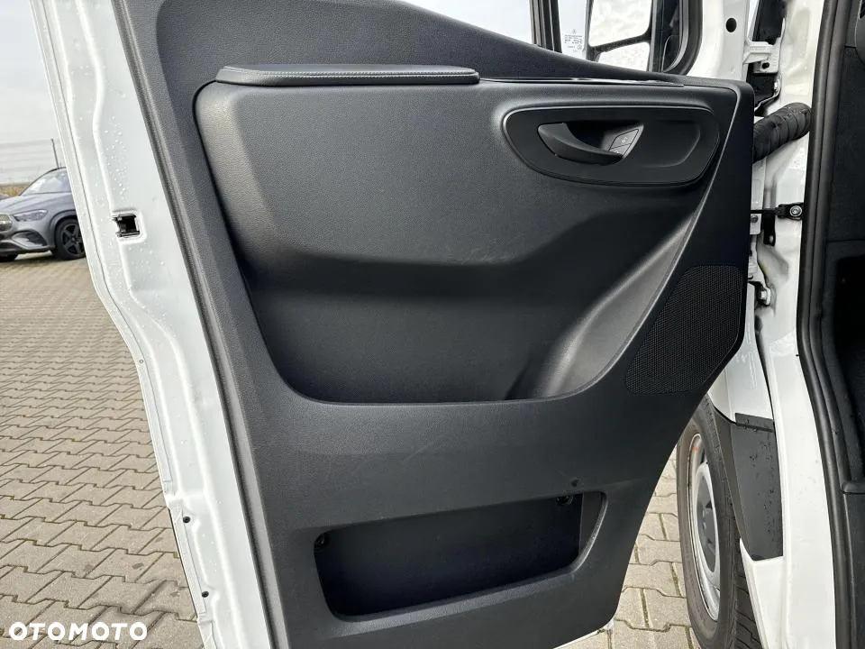 Mercedes-Benz Sprinter - 11