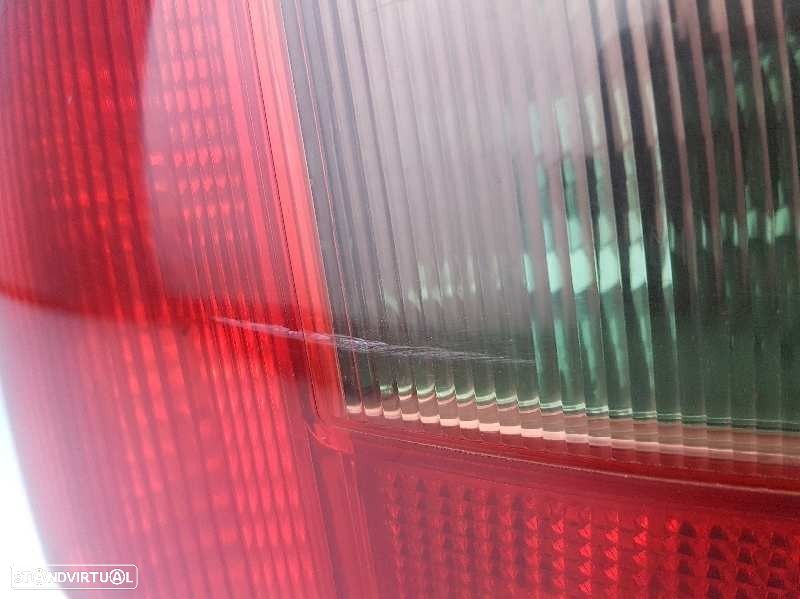 FAROLIM TRASEIRO ESQUERDO TOYOTA COROLLA 2002 -8156102150 - 2