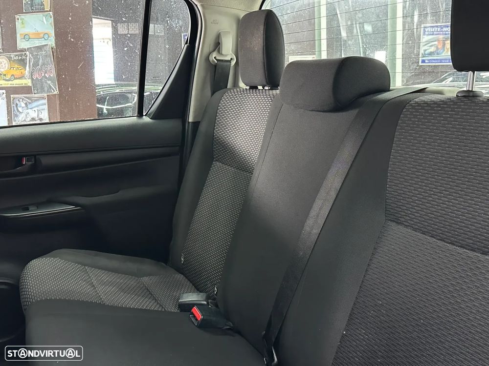 Toyota Hilux 2.4 D-4D 4WD CD CM - 8