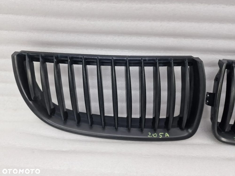 BMW E90 / E91 04- KOMPLET LEWA + PRAWA NERKA / ATRAPA / GRILL PRZEDNI PRZÓD CZARNE BLACK , NR AUKCJI GL205 - 2