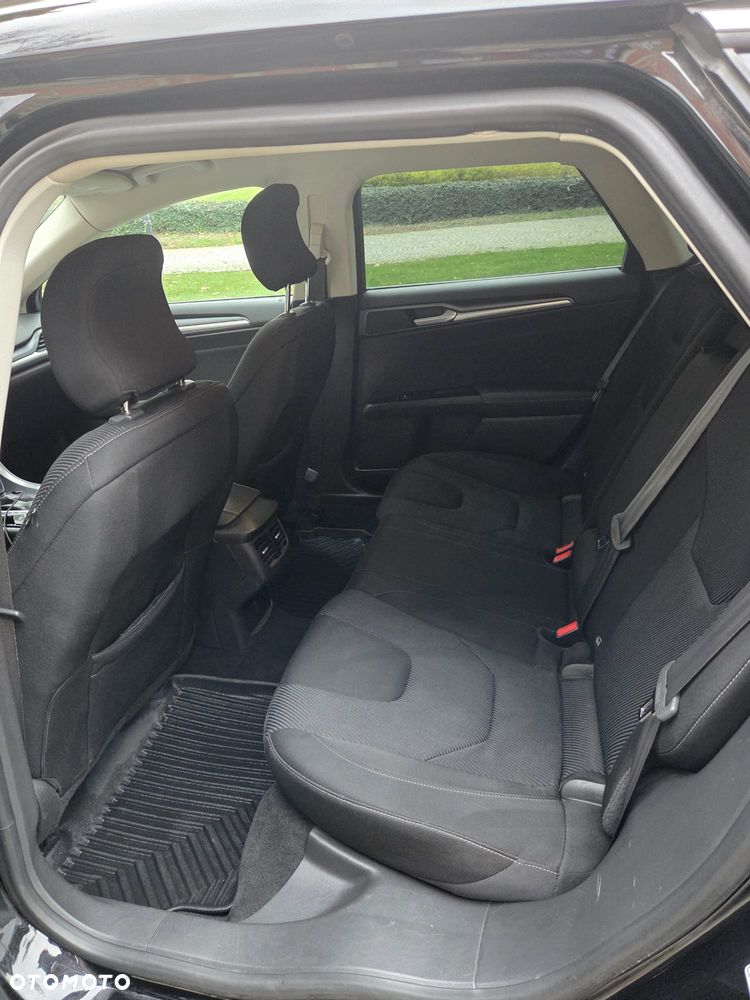 Ford Mondeo - 36