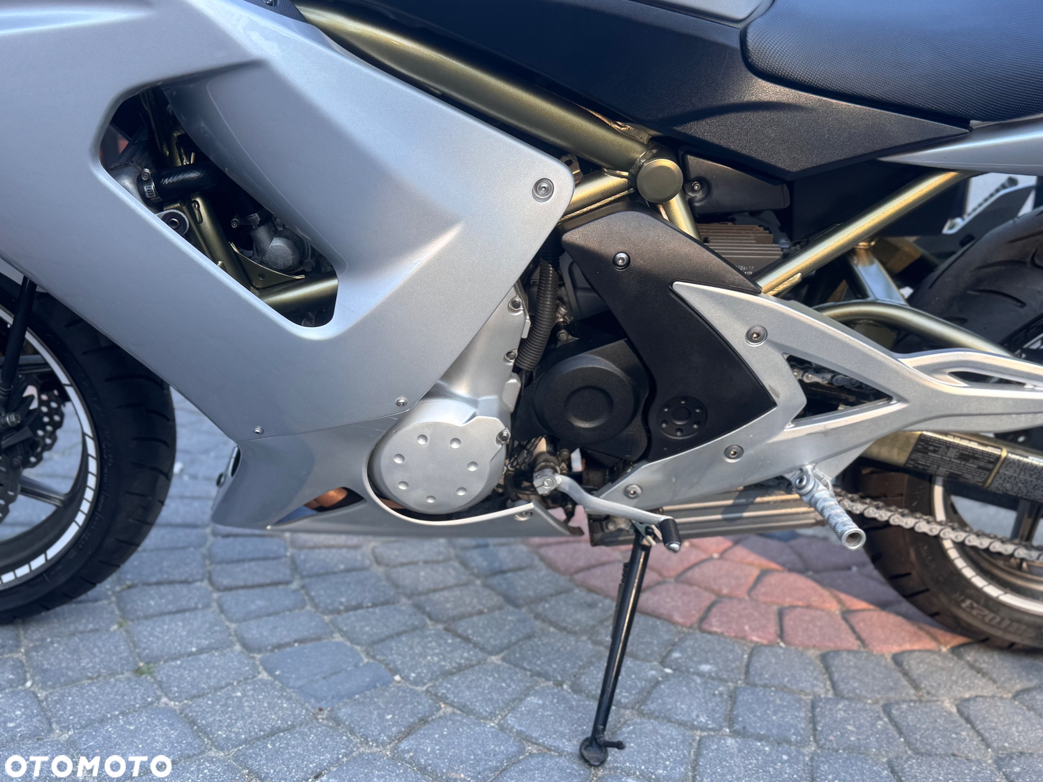 Kawasaki ER - 16