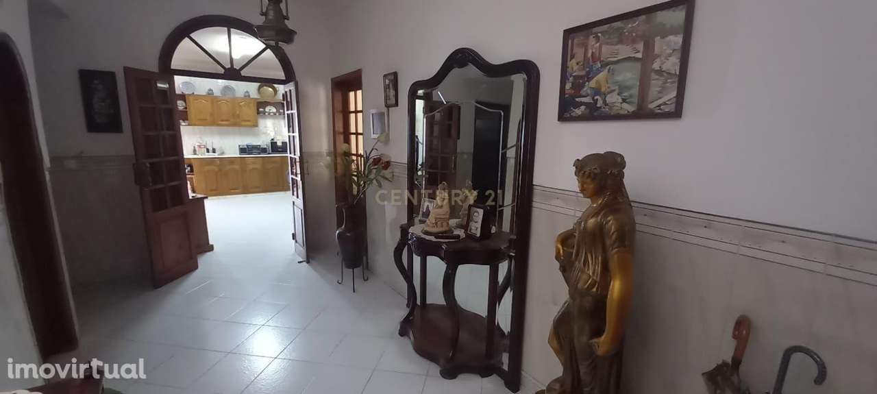 Moradia T5 em Cuba (Alentejo) com dois pisos em zona central da vila. - Grande imagem: 5/29