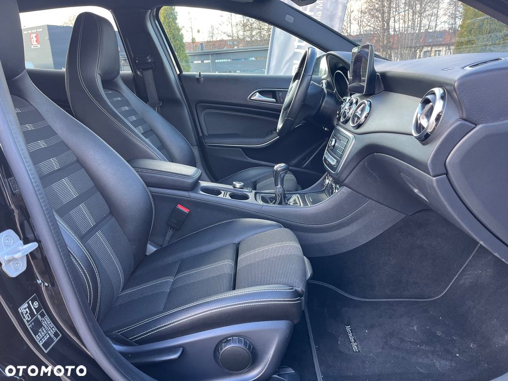 Mercedes-Benz GLA 180 UrbanStyle Edition - 22